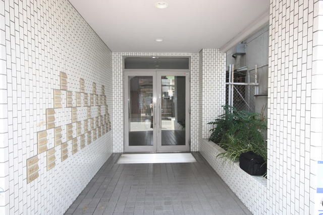Renovated 1DK Apartment for Rent near Shonai Station, Toyonaka - Thumbnail 3