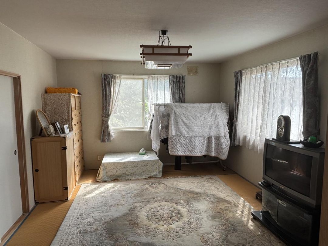 5LDK House for Sale in Shinhidaka, Hokkaido - Near Sea - Thumbnail 2