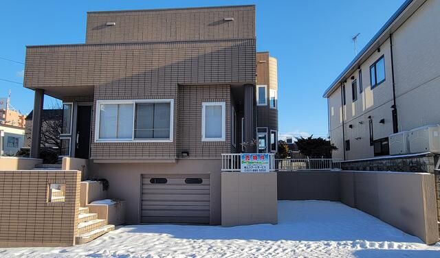 Renovated 4LDK House with 4-Car Parking in Sapporo, Hokkaido - Thumbnail 2