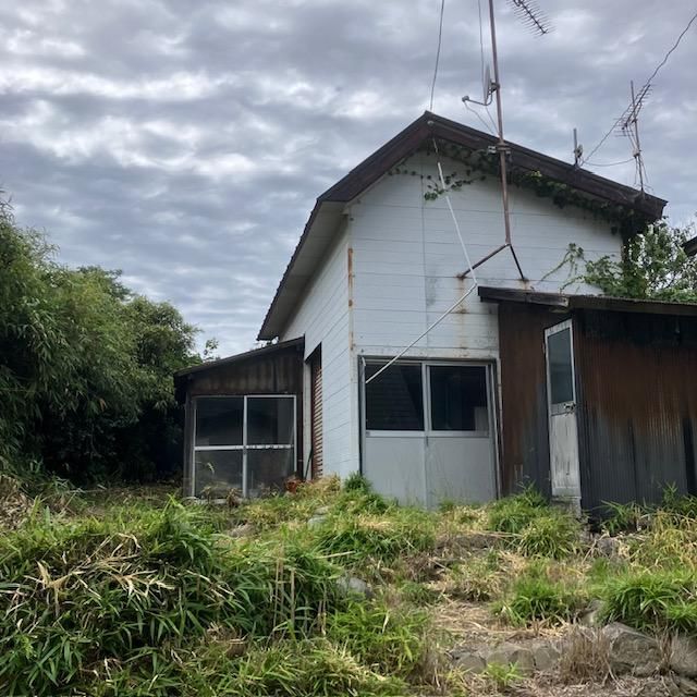 8DK House for Sale Near Jūniko Station in Fukaura, Aomori - Image 1