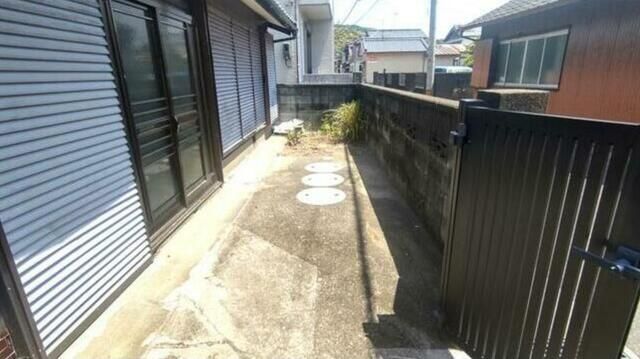 1965 South-Facing Corner House for Sale in Tosa, Kochi - Thumbnail 3