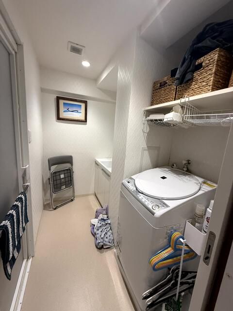 2LDK Apartment with Private Garden near Nagai Station, Osaka - Thumbnail 4