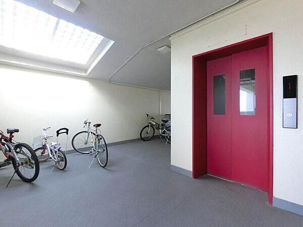 Renovated 2LDK Apartment for Sale in Suginami, Tokyo - Thumbnail 2