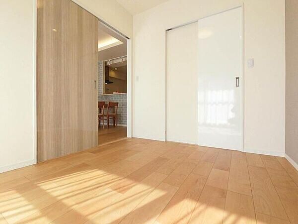 Renovated 2LDK Apartment for Sale in Suginami, Tokyo - Thumbnail 3