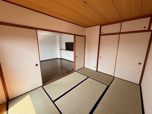 Renovated 3LDK Apartment for Sale in Izumi City, Osaka - Thumbnail 2