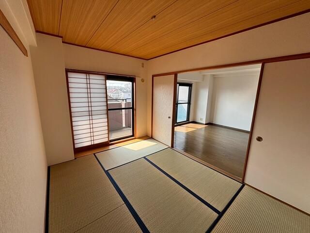 Renovated 3LDK Apartment for Sale in Izumi City, Osaka - Thumbnail 3