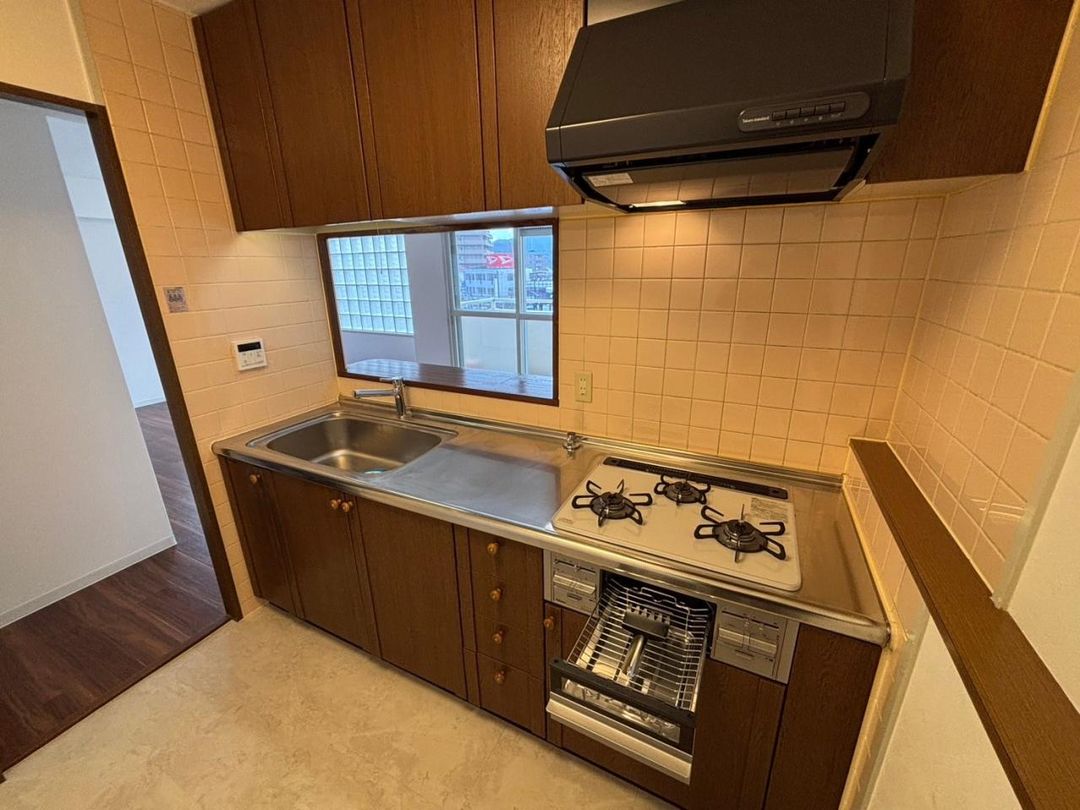 Renovated 3LDK Apartment in Tondabayashi, Osaka - 980万 Yen - Thumbnail 4