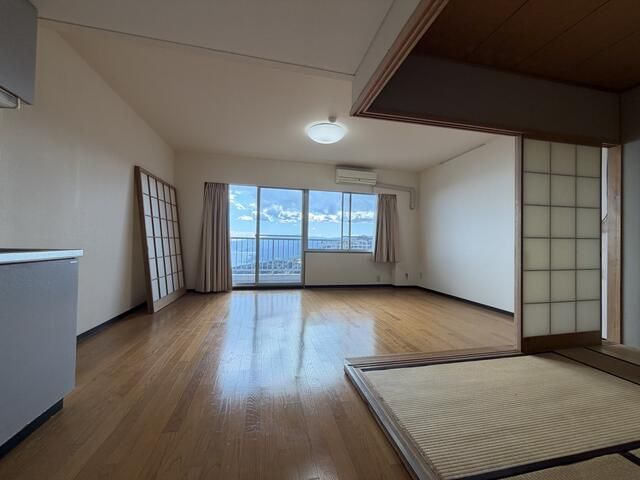 1LDK Care Condo with Hot Spring & Views in Atami - Thumbnail 3