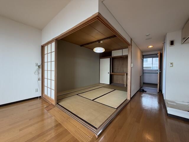 1LDK Care Condo with Hot Spring & Views in Atami - Thumbnail 4