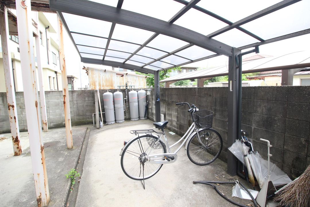 1K Apartment for Rent in Minamikata, Okayama City - Image 1
