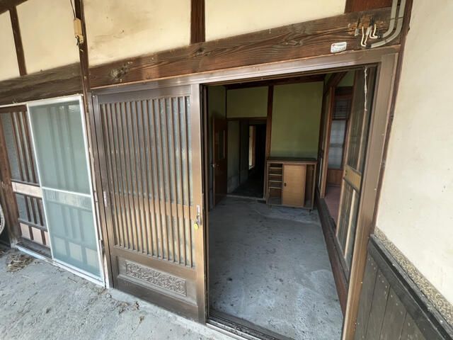 Spacious 6SK House on 430 sqm Land in Saijo, Ehime - Thumbnail 3