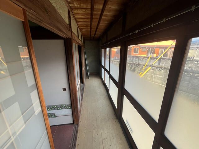 Spacious 6SK House on 430 sqm Land in Saijo, Ehime - Thumbnail 2