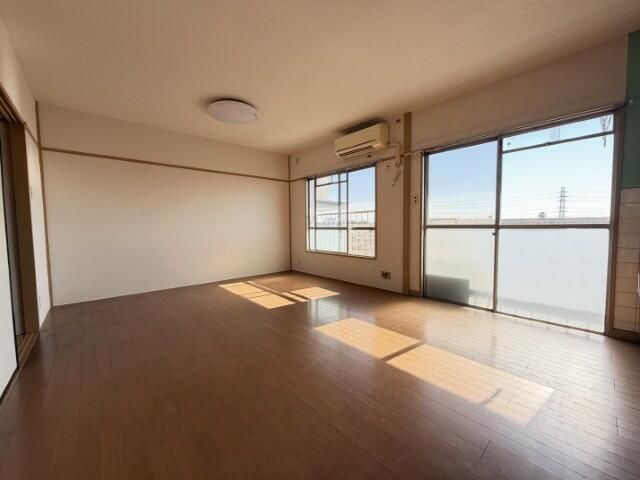 2LDK Top Floor Apartment in Matsudo with Unobstructed Views - Thumbnail 4