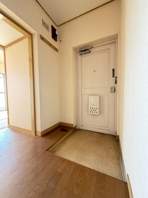 2LDK Top Floor Apartment in Matsudo with Unobstructed Views - Thumbnail 2
