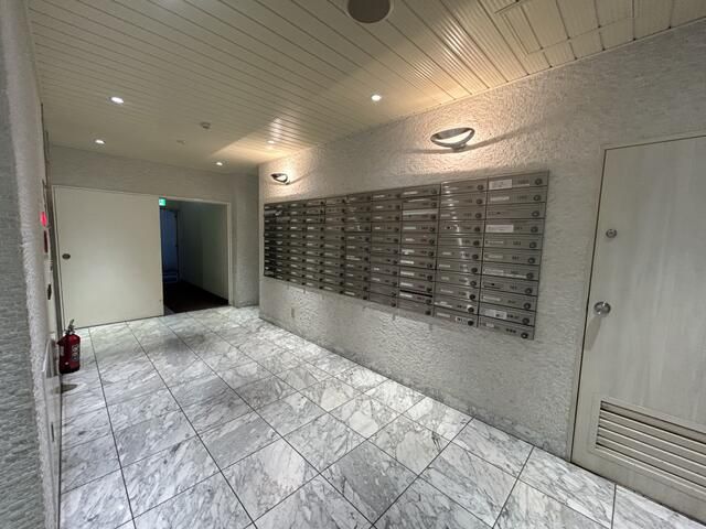 1LDK Apartment for Sale in Shinjuku, Tokyo - Near Shinjuku Station - Thumbnail 2