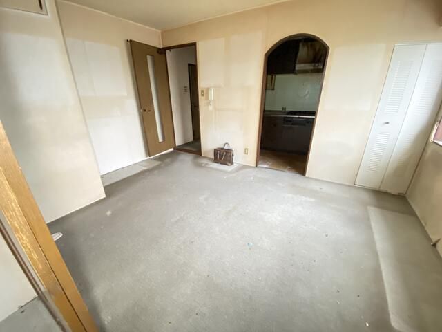 3LDK Apartment for Sale in Wakayama City with Castle View - Thumbnail 4