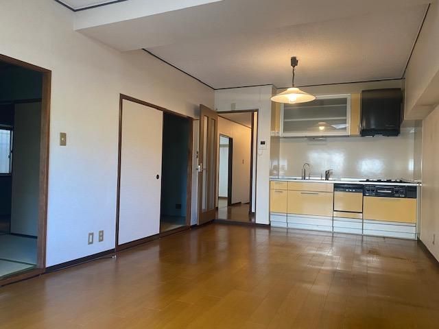 3LDK Apartment for Sale in Senrioka, Suita, Osaka - Thumbnail 4