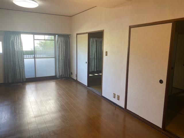 3LDK Apartment for Sale in Senrioka, Suita, Osaka - Thumbnail 2