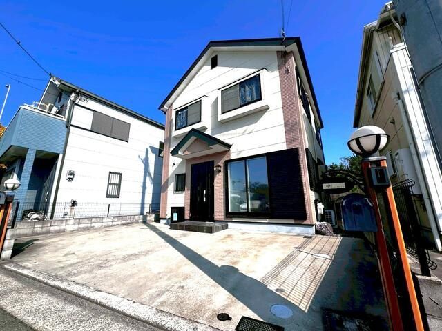 4LDK Detached House with Dual-Aspect Light in Izumiotsu, Osaka - Thumbnail 2