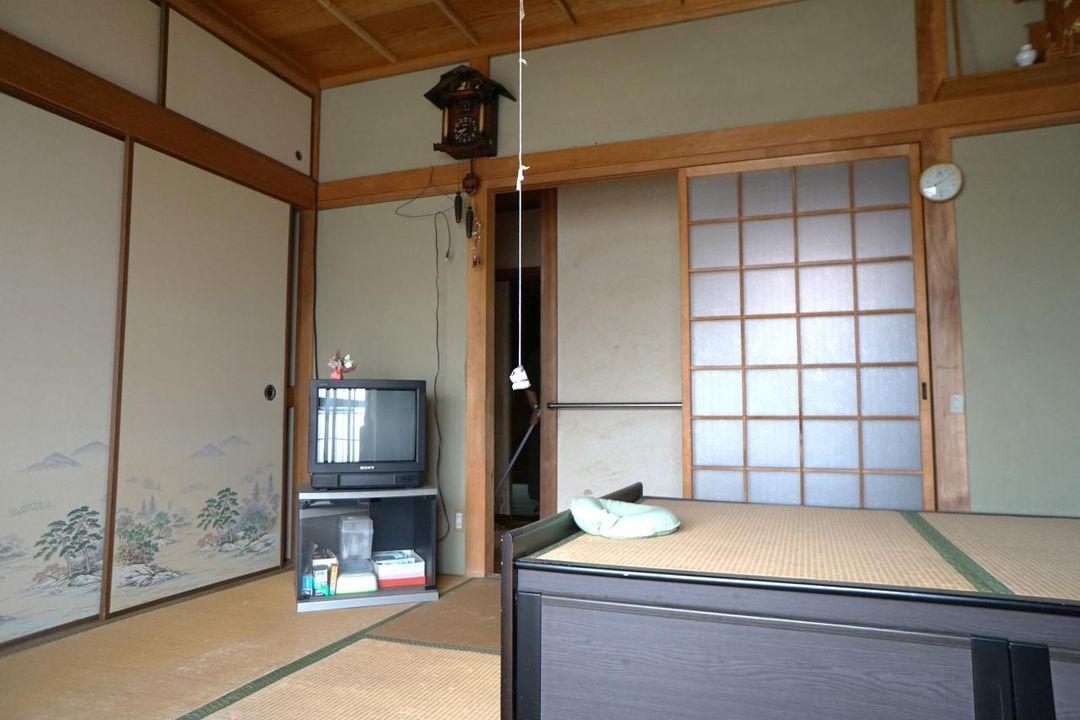 Spacious 6DK Single-Story House on 531m² Lot in Takamatsu, Kagawa - Thumbnail 3
