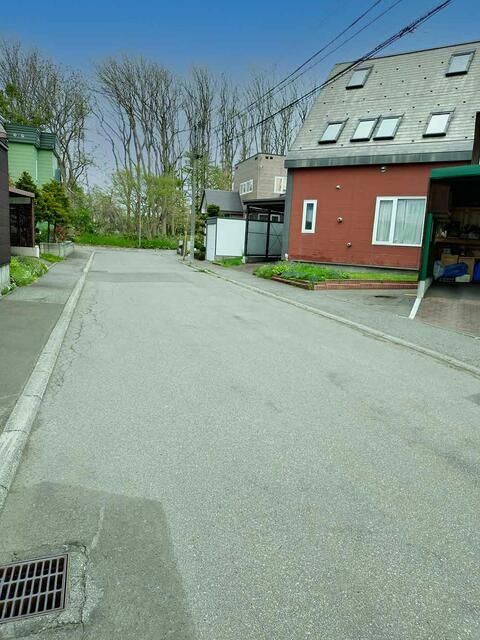 4LDK House for Sale in Sapporo's Kita-ku with Garden & Parking - Thumbnail 4