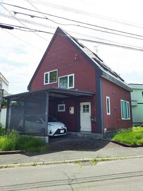 4LDK House for Sale in Sapporo's Kita-ku with Garden & Parking - Thumbnail 3