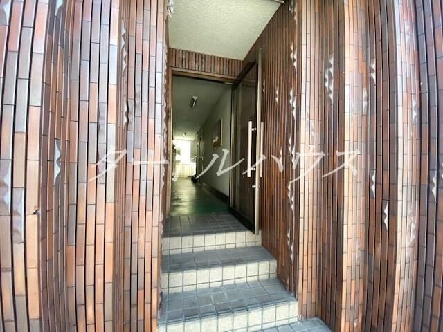 1K Apartment for Rent in Shijonawate, Osaka - 25,000 Yen - Thumbnail 3