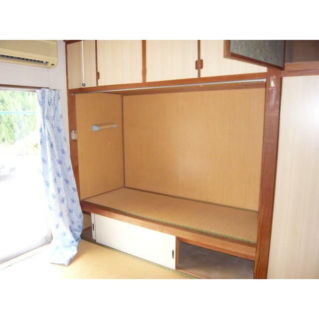1K Apartment for Rent in Yamaguchi City, Yamaguchi - Thumbnail 4