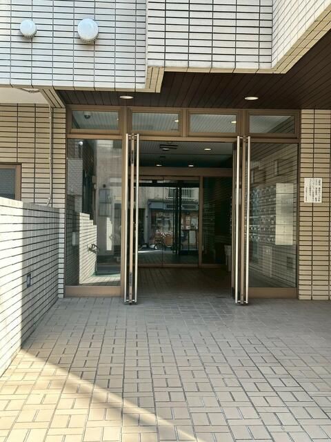 1R Apartment for Sale near Nishi-Ogikubo Station, Suginami - Thumbnail 3