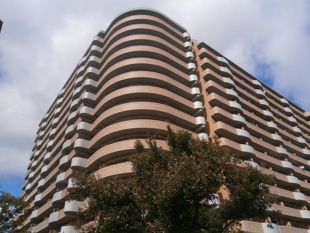 Renovated 3LDK Apartment for Sale in Neyagawa, Osaka - Image 1