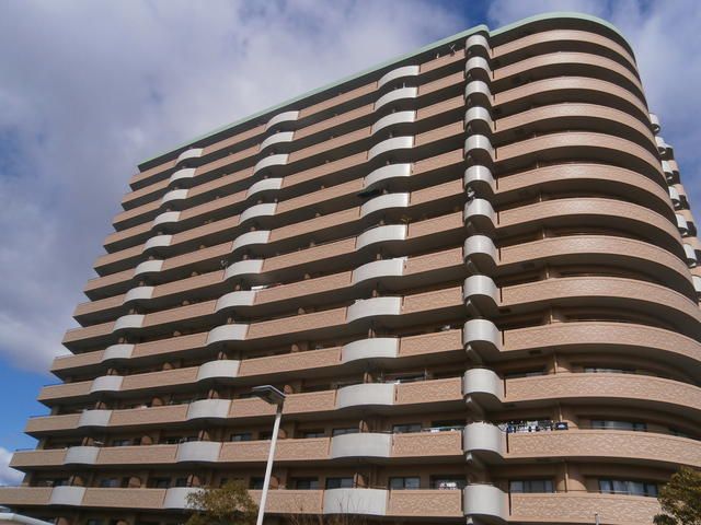 Renovated 3LDK Apartment for Sale in Neyagawa, Osaka - Thumbnail 3