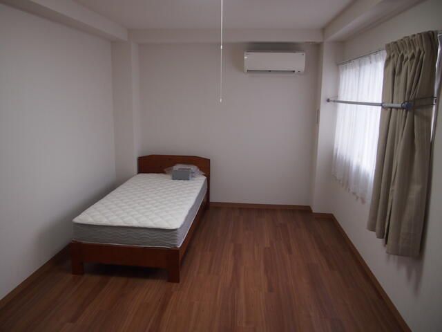 Renovated 1K Apartment for Rent in Taisho, Osaka - Thumbnail 4
