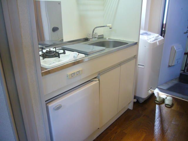 Renovated 1K Apartment for Rent in Taisho, Osaka - Thumbnail 3