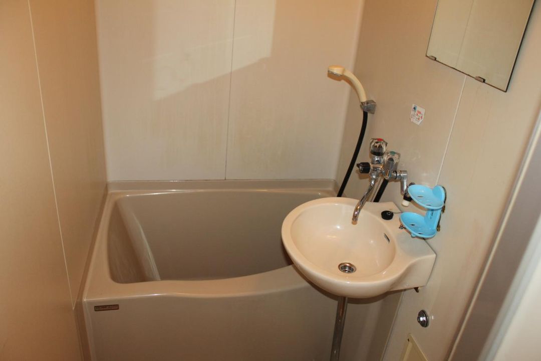 2DK Apartment for Rent in Tottori's Yoshikata Onsen Area - Thumbnail 3