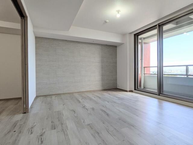 Renovated 2SLDK Apartment for Sale in Odaiba, Minato, Tokyo - Thumbnail 4