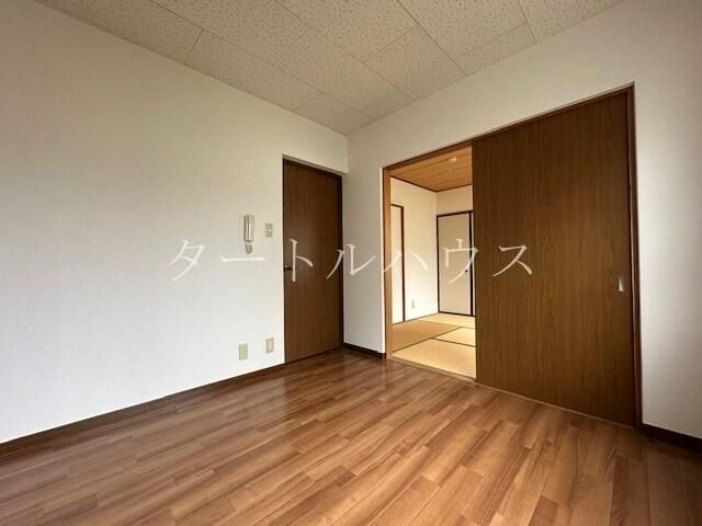 2DK Apartment for Rent in Shijonawate, Osaka | Quiet Residential Area - Thumbnail 4