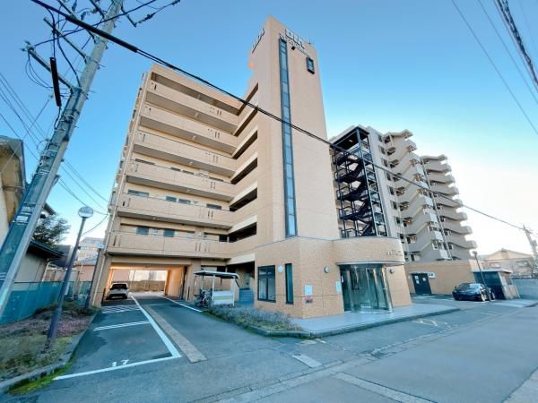 Renovated 2LDK Apartment in Fukui City with South-Facing Living Room - Thumbnail 2