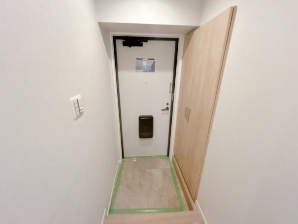 Renovated 2LDK Apartment in Fukui City with South-Facing Living Room - Thumbnail 4