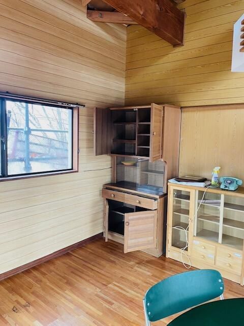 Renovated 1LDK Mountain Cabin for Sale Near Lake Nojiri, Nagano - Thumbnail 4