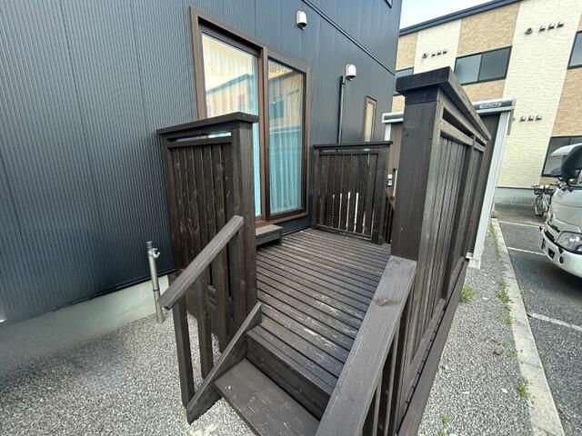 Modern 3LDK House in Hakodate with Wood Deck & Carport - Thumbnail 4