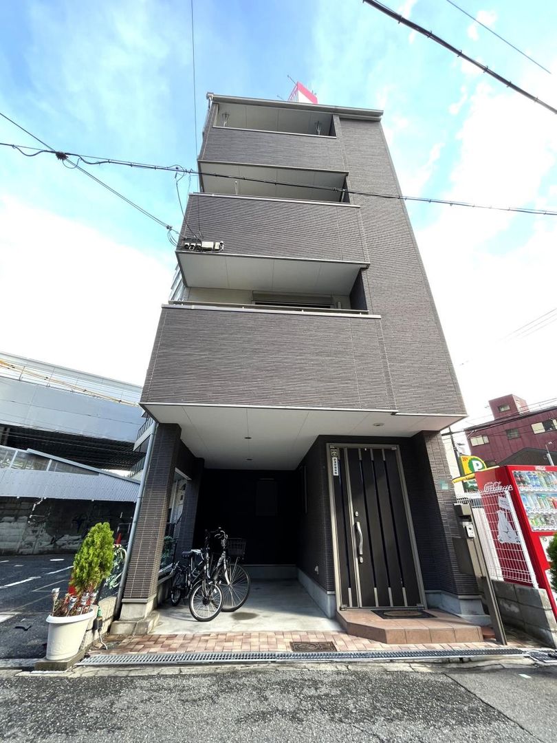 Renovated 4LDK House Near Tsutenkaku Tower, Osaka - Thumbnail 2