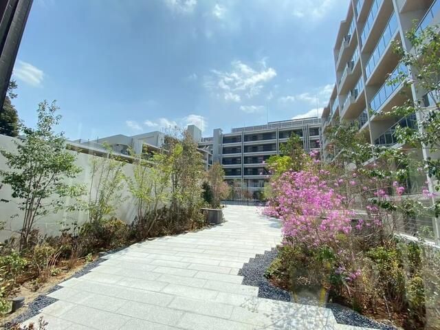 New 2LDK Condo in Takadanobaba, Tokyo | PARK CITY - Thumbnail 2