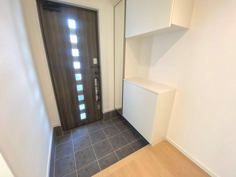 New 2025 3-Story House with Garage in Hirakata, Osaka - Thumbnail 2