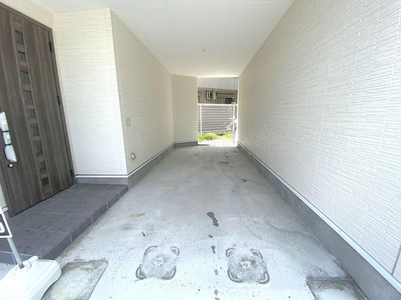 New 2025 3-Story House with Garage in Hirakata, Osaka - Thumbnail 4