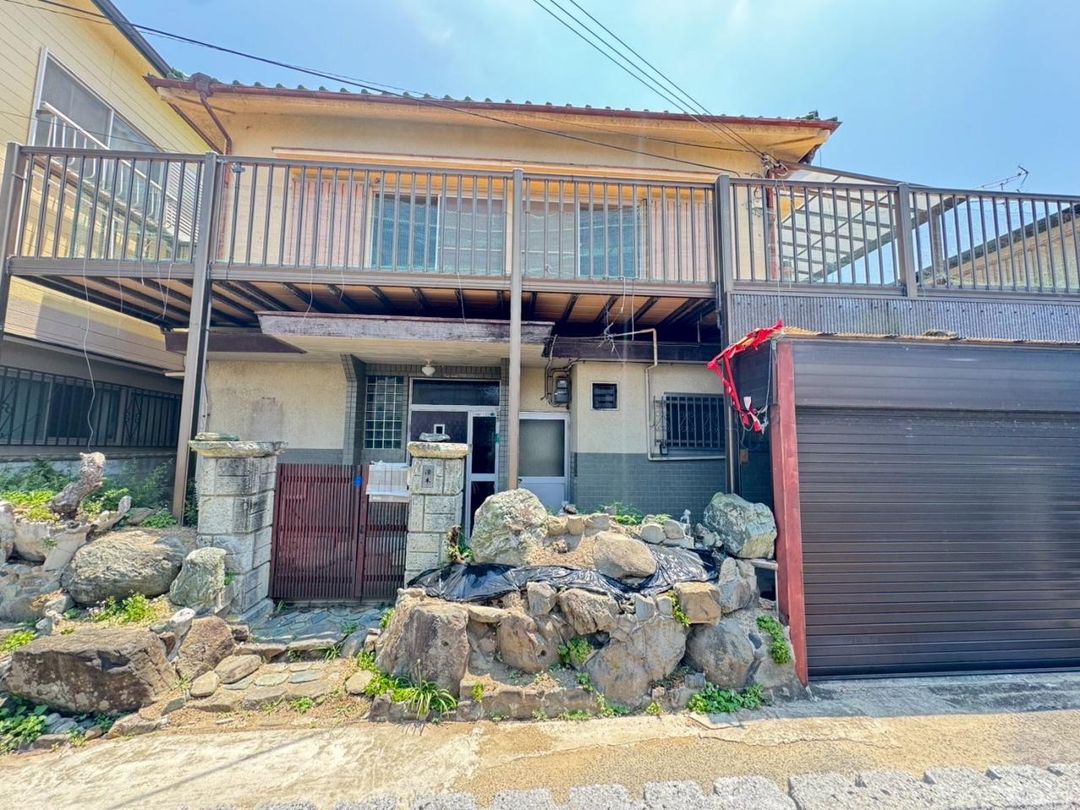 6LDK House with Fish Pond in Hannan City, Osaka | 3.6 Million Yen - Thumbnail 4