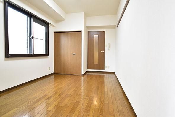 1K Apartment for Rent in Suita, Osaka - Near Kandaibashi Station - Thumbnail 2