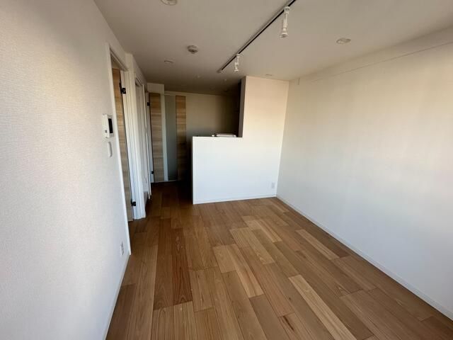 1LDK Apartment for Sale in Suginami, Tokyo - Renovated 2024 - Thumbnail 4