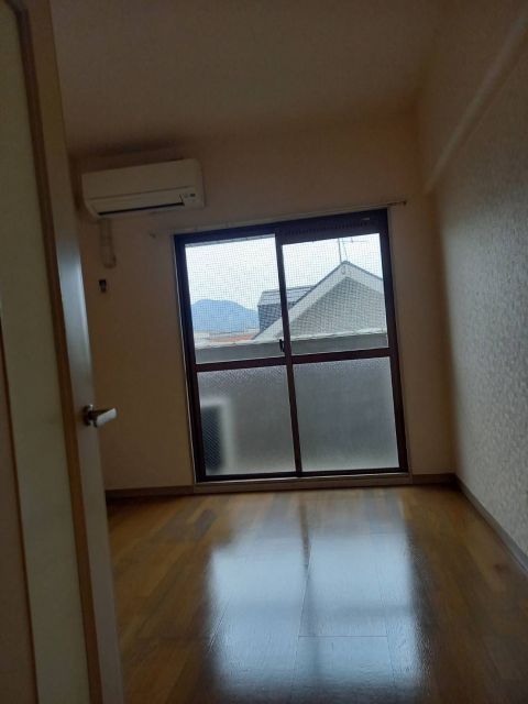 1K Apartment for Rent in Kitakyushu, Near Anō Station - Thumbnail 2