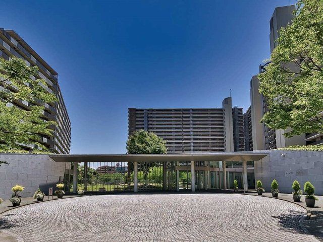 Top-Floor 4LDK Apartment for Sale in Koto City, Tokyo - Thumbnail 3