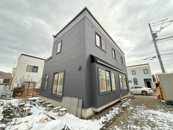 Renovated 4LDK House in Sapporo's Fujino | 17.99M Yen - Thumbnail 2